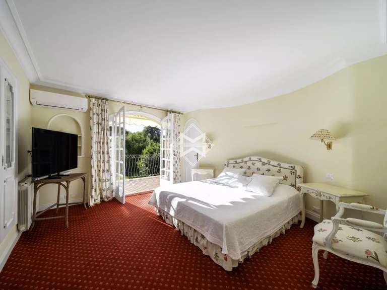 Villa Cap-d-antibes - 5 chambres - 295m²