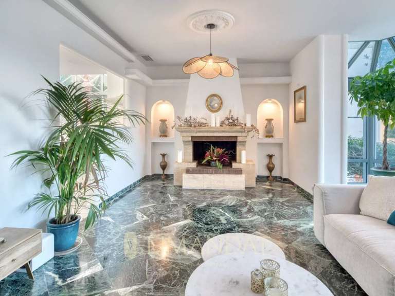 Villa Cap-d-antibes - 6 chambres - 270m²