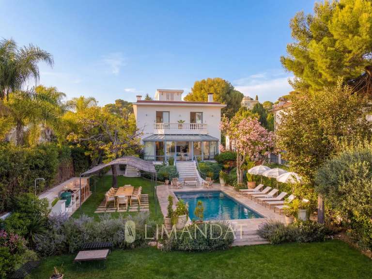 Villa Cap-d-antibes - 6 chambres - 270m²