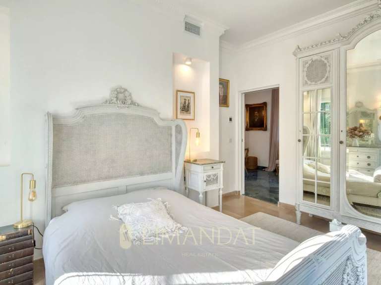 Villa Cap-d-antibes - 6 chambres - 270m²