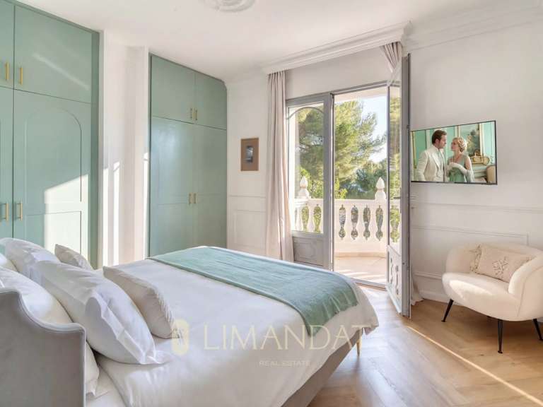 Villa Cap-d-antibes - 6 chambres - 270m²