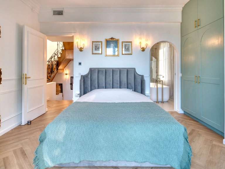 Villa Cap-d-antibes - 6 chambres - 270m²