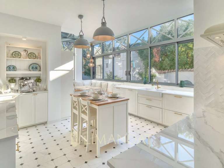 Villa Cap-d-antibes - 6 chambres - 270m²