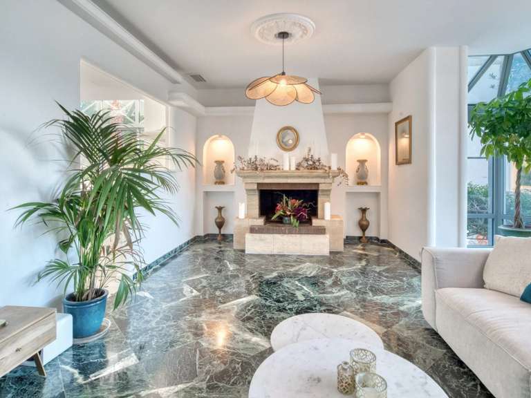 Villa Cap-d-antibes - 6 chambres - 270m²