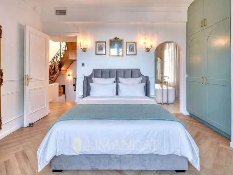 Villa Cap-d-antibes - 6 chambres - 270m²