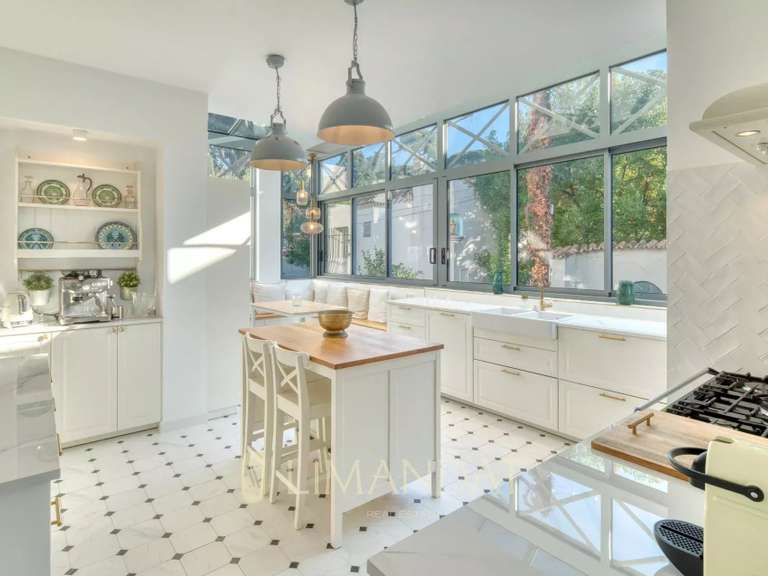 Villa Cap-d-antibes - 6 chambres - 270m²