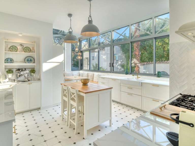 Villa Cap-d-antibes - 6 chambres - 270m²