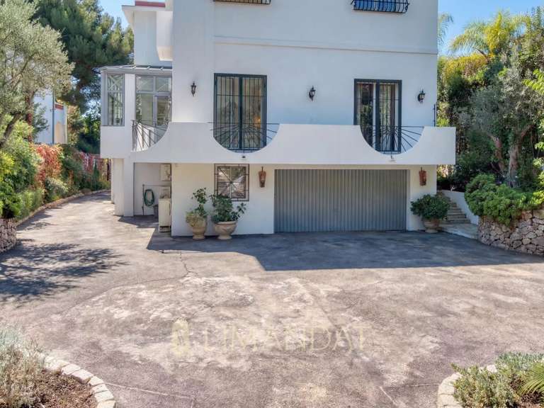 Villa Cap-d-antibes - 6 chambres - 270m²