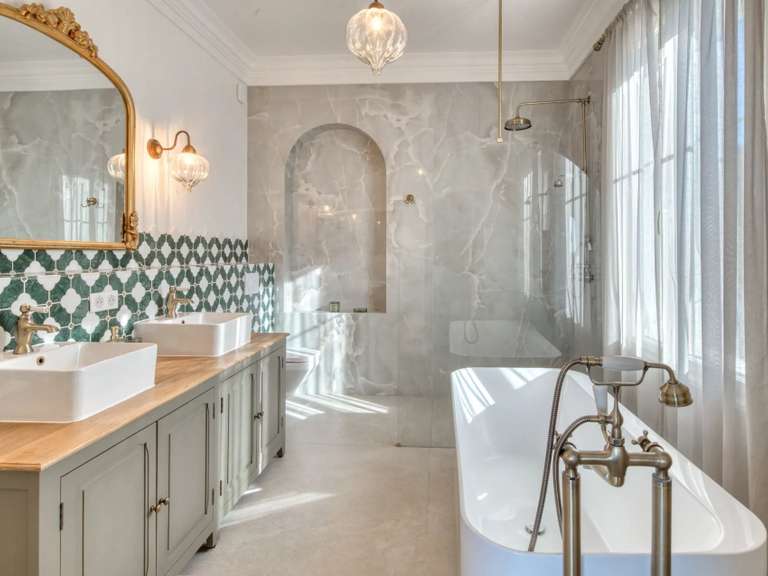 Villa Cap-d-antibes - 6 chambres - 270m²