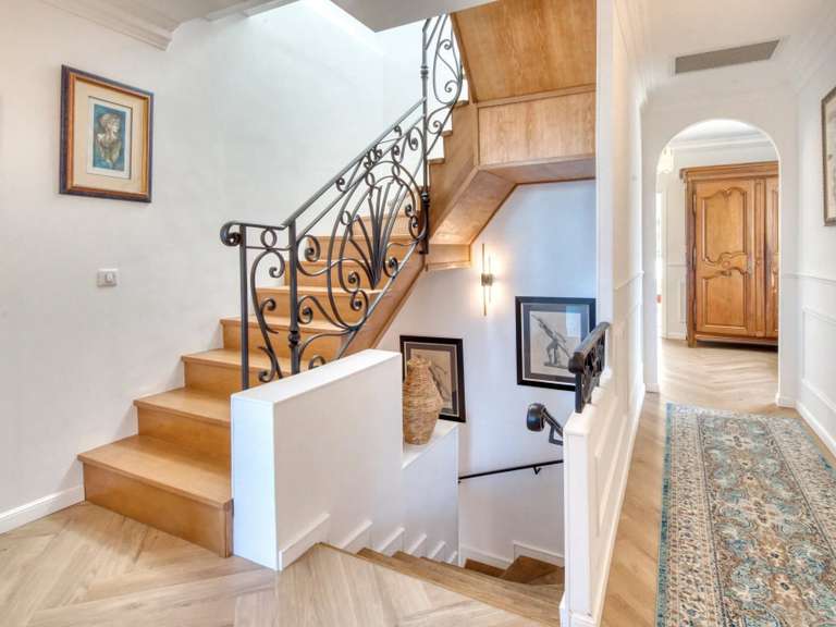 Villa Cap-d-antibes - 6 chambres - 270m²