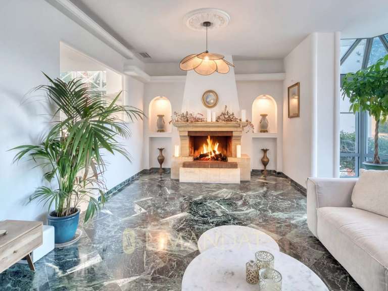 Villa Cap-d-antibes - 6 chambres - 270m²