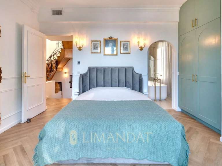 Villa Cap-d-antibes - 6 chambres - 270m²