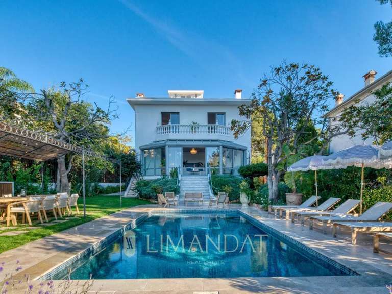 Villa Cap-d-antibes - 6 chambres - 270m²