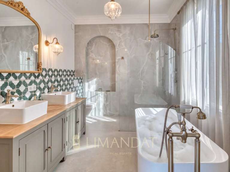 Villa Cap-d-antibes - 6 chambres - 270m²