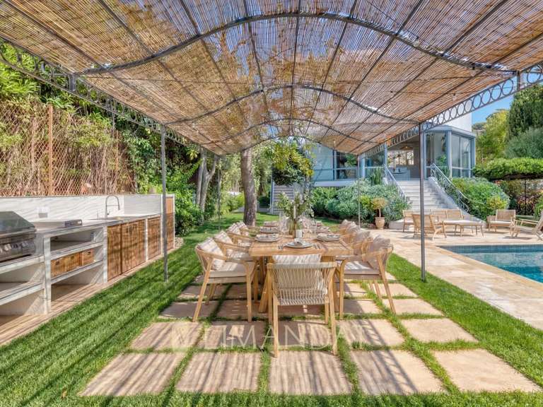 Villa Cap-d-antibes - 6 chambres - 270m²
