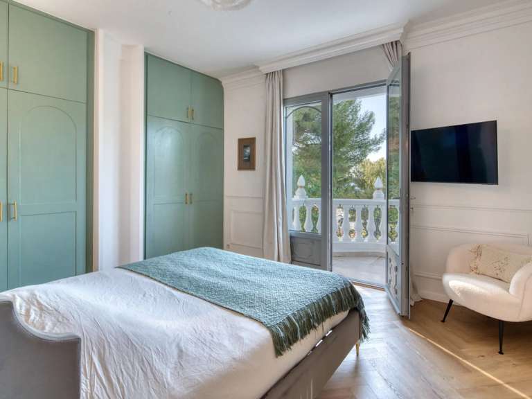 Villa Cap-d-antibes - 6 chambres - 270m²