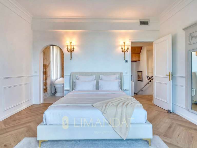 Villa Cap-d-antibes - 6 chambres - 270m²