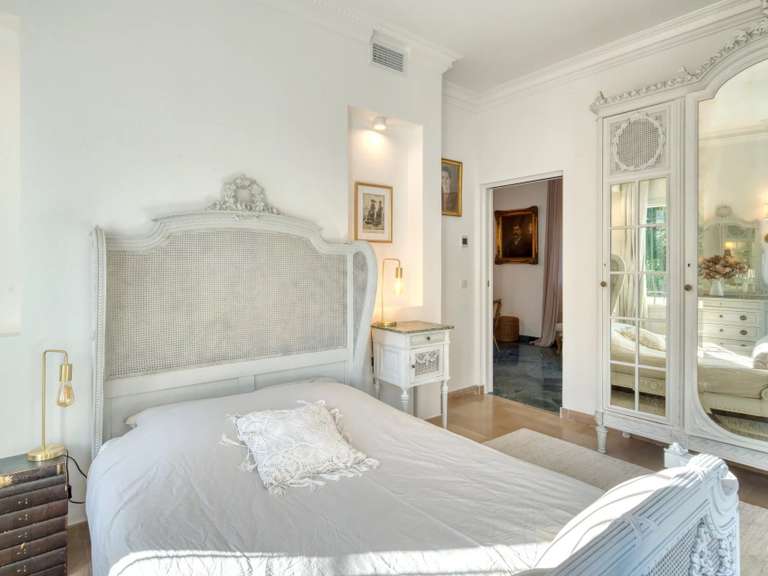 Villa Cap-d-antibes - 6 chambres - 270m²