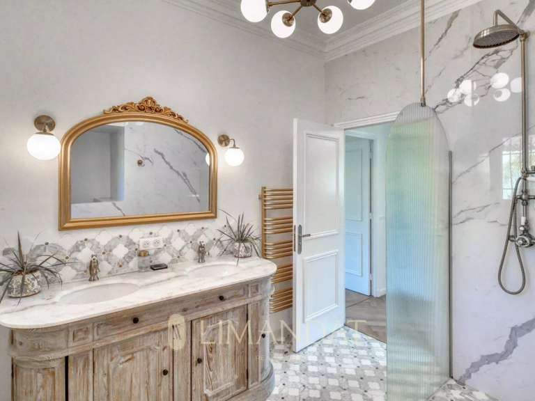 Villa Cap-d-antibes - 6 chambres - 270m²