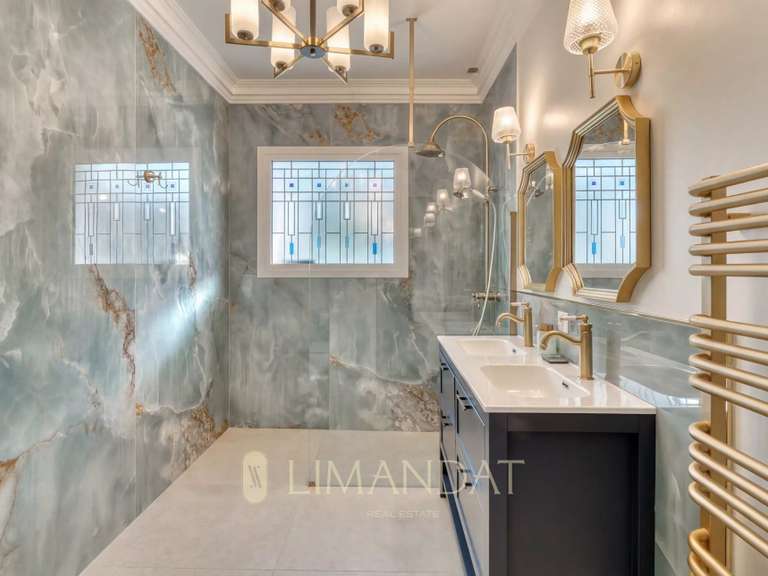 Villa Cap-d-antibes - 6 chambres - 270m²