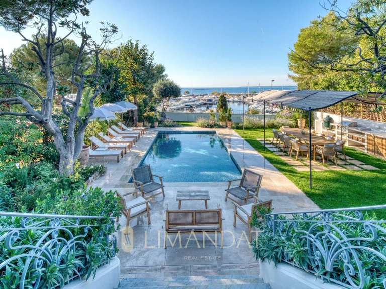 Villa Cap-d-antibes - 6 chambres - 270m²