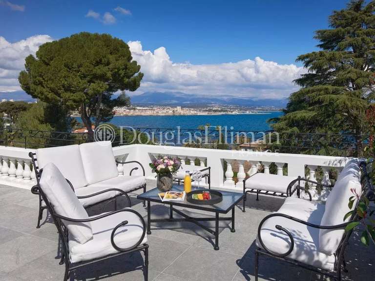 Villa Cap-d-antibes - 7 chambres - 500m²