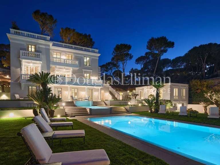 Villa Cap-d-antibes - 7 chambres - 500m²