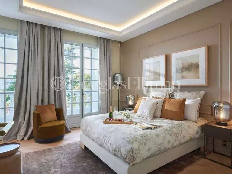 Villa Cap-d-antibes - 7 chambres - 500m²