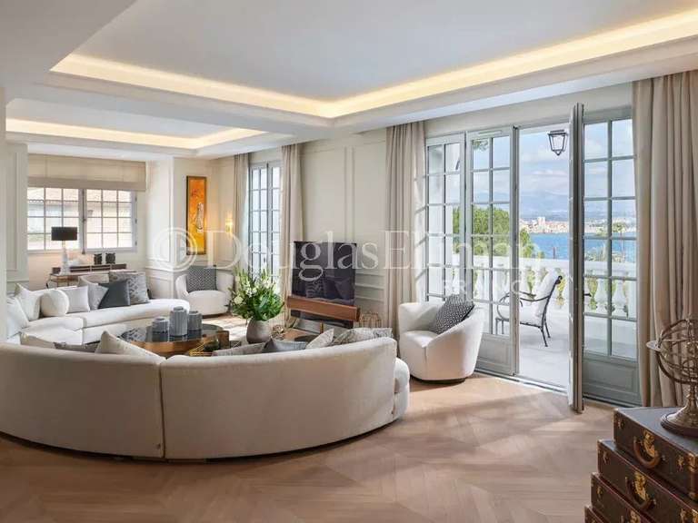 Villa Cap-d-antibes - 7 chambres - 500m²