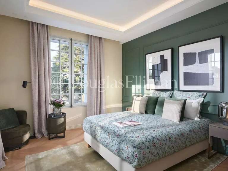 Villa Cap-d-antibes - 7 chambres - 500m²