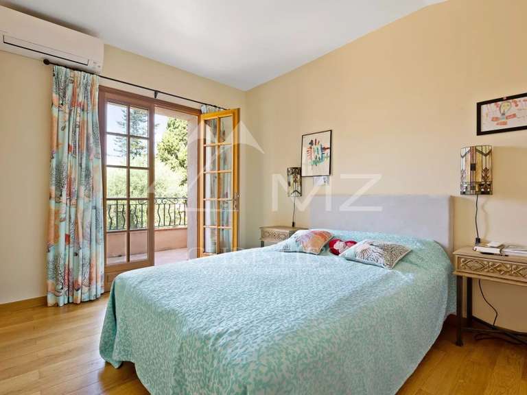Villa Cap-d-antibes - 4 chambres - 210m²