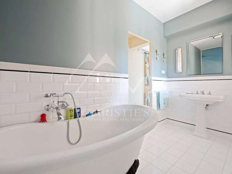 Villa Cap-d-antibes - 4 chambres - 210m²