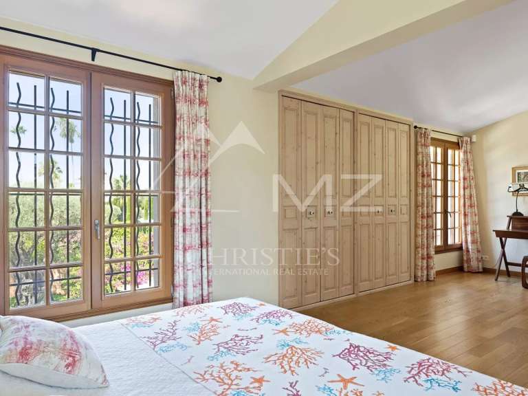 Villa Cap-d-antibes - 4 chambres - 210m²