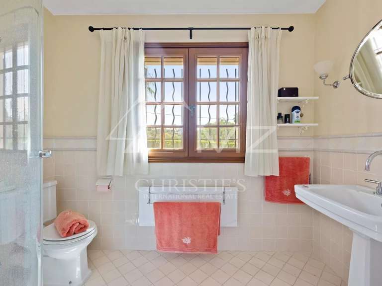 Villa Cap-d-antibes - 4 chambres - 210m²