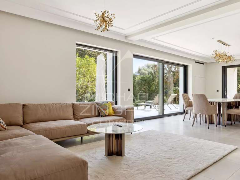 Villa Cap-d-antibes - 6 chambres - 271m²