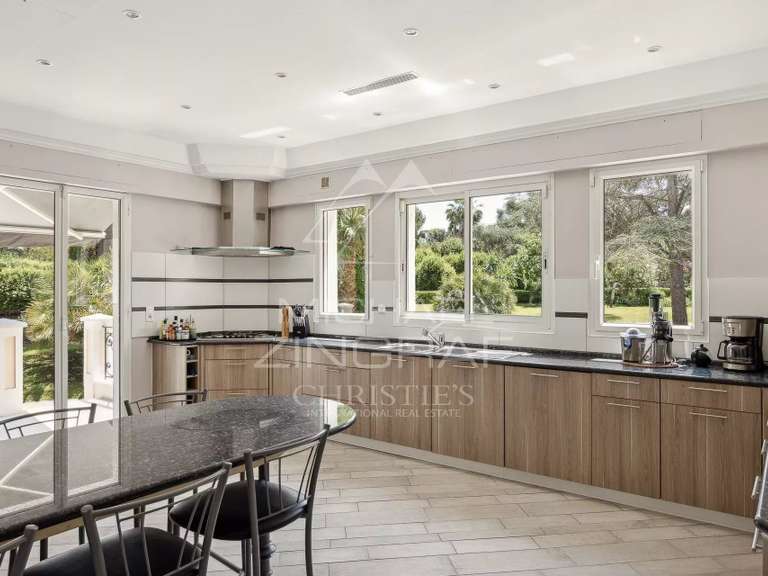 Villa Cap-d-antibes - 10 chambres - 512m²