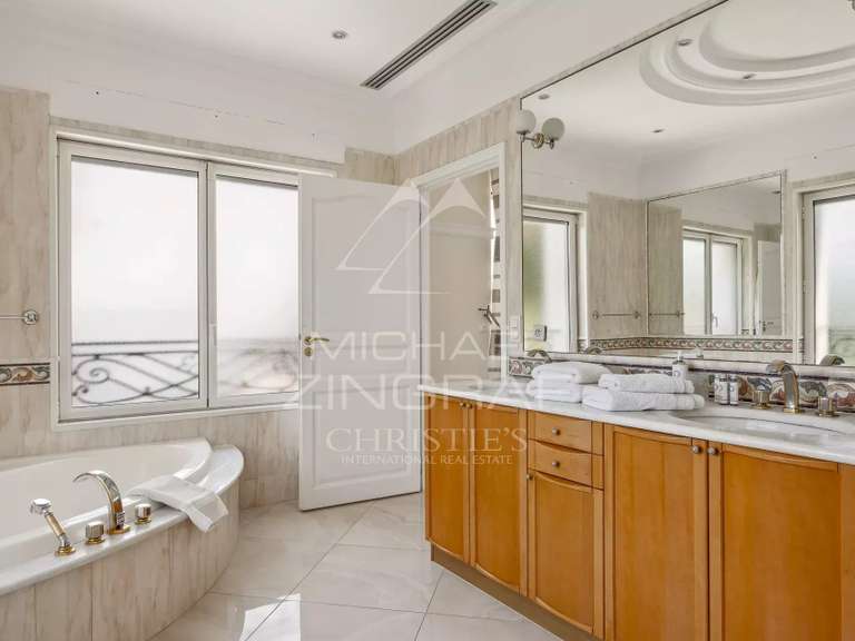 Villa Cap-d-antibes - 10 chambres - 512m²