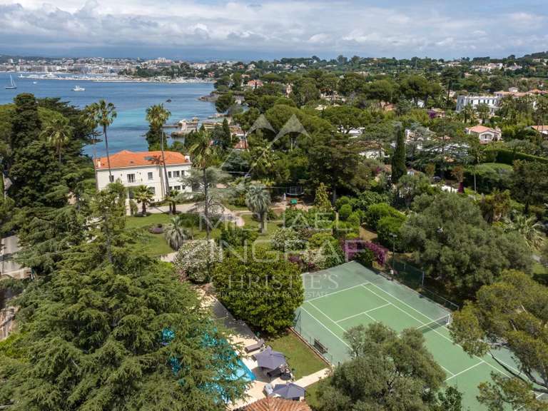 Villa Cap-d-antibes - 10 chambres - 512m²