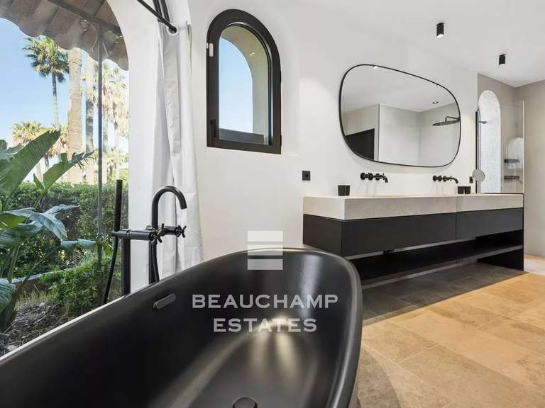 Villa avec Vue sur mer Cap-d-antibes - 6 chambres - 314m²