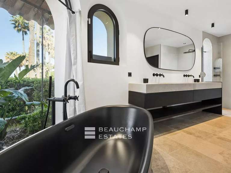 Villa avec Vue sur mer Cap-d-antibes - 6 chambres - 340m²