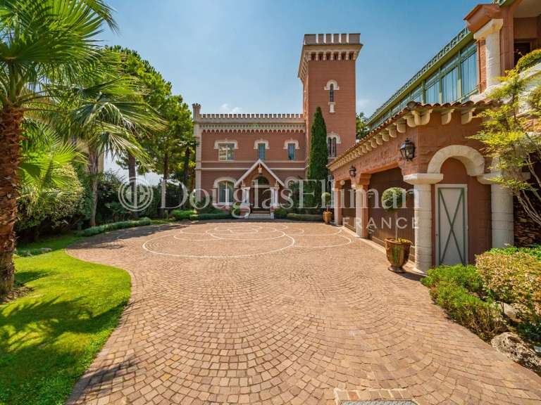 Villa Cap-d-antibes - 9 chambres - 600m²