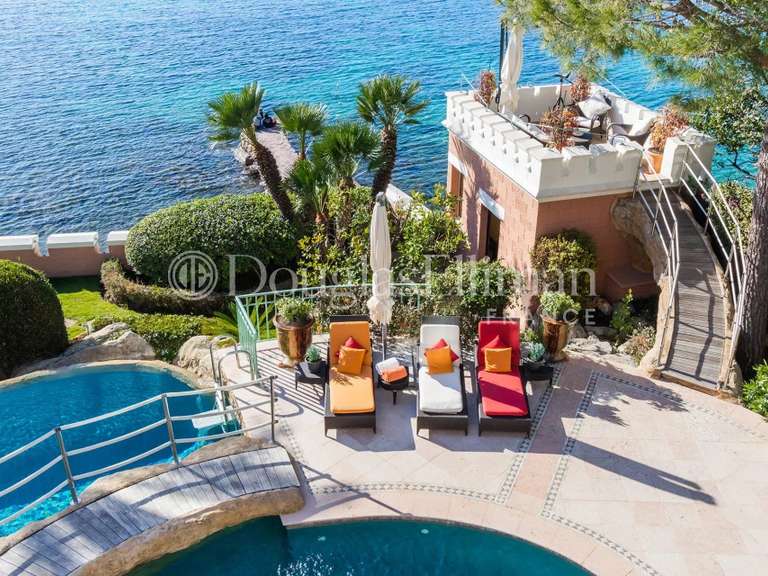 Villa Cap-d-antibes - 9 chambres - 600m²