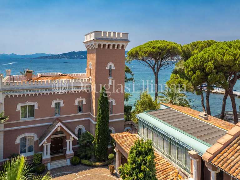 Villa Cap-d-antibes - 9 chambres - 600m²