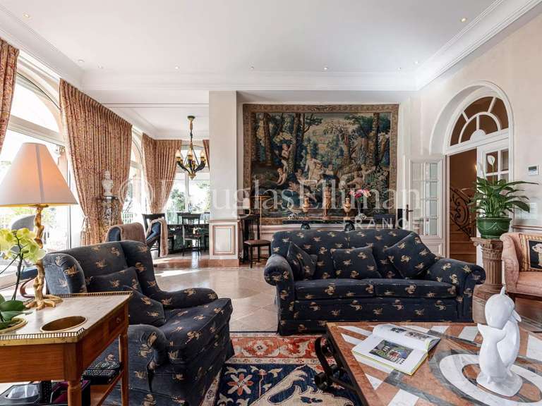 Villa Cap-d-antibes - 9 chambres - 600m²
