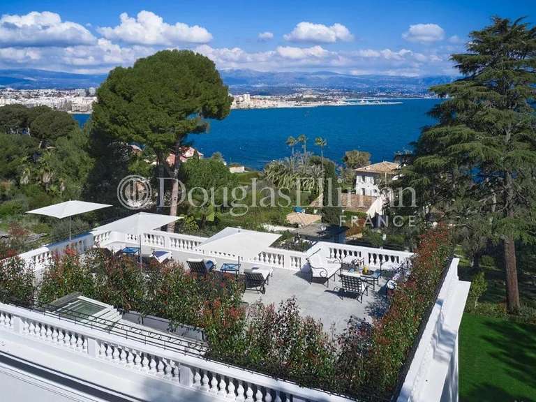 Villa Cap-d-antibes - 7 chambres - 500m²