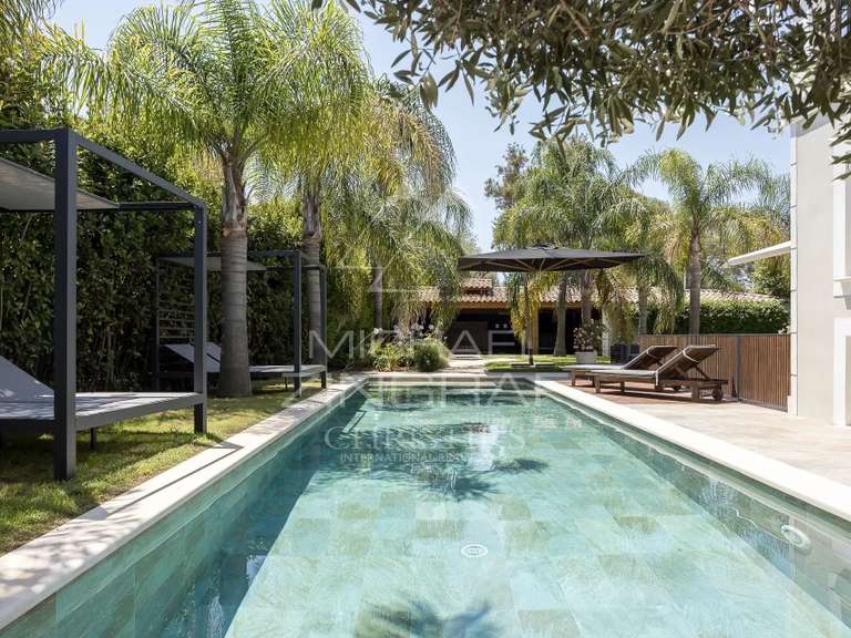 Villa Cap-d-antibes - 4 chambres - 300m²