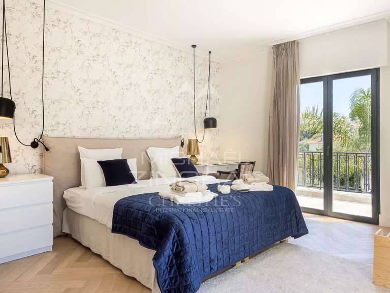 Villa Cap-d-antibes - 4 chambres - 300m²