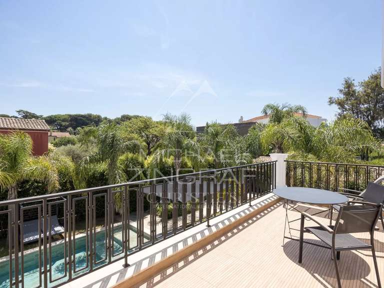 Villa Cap-d-antibes - 4 chambres - 300m²