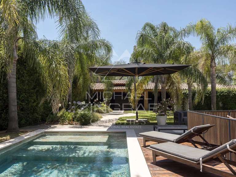 Villa Cap-d-antibes - 4 chambres - 300m²