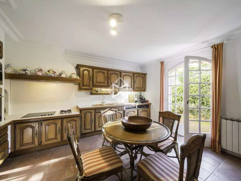 Villa Cap-d-antibes - 5 chambres - 295m²